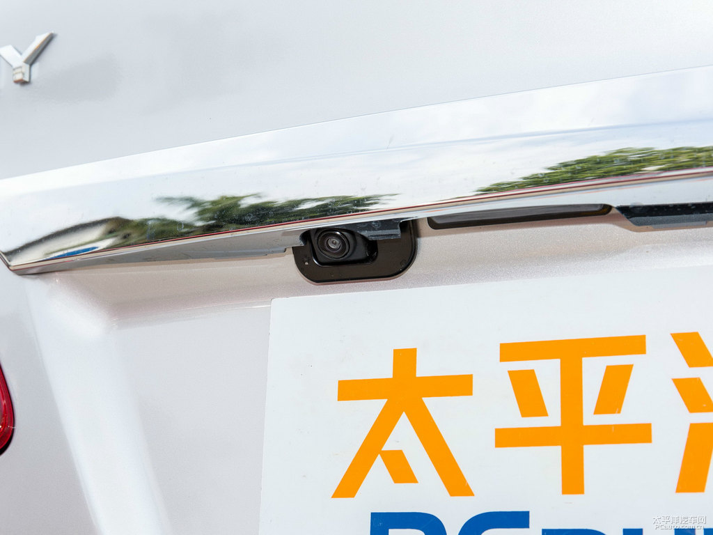 月光銀軒逸車尾外觀圖片