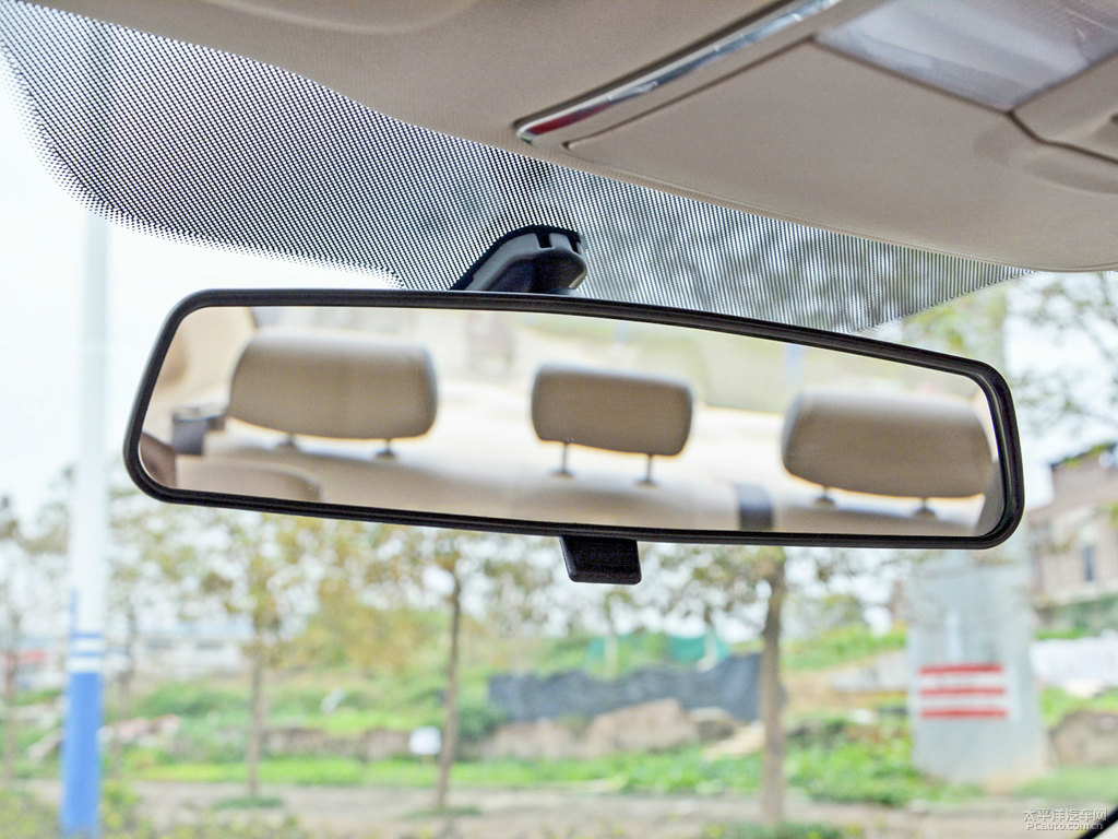 流光紫睿騁CC車廂內(nèi)飾圖片