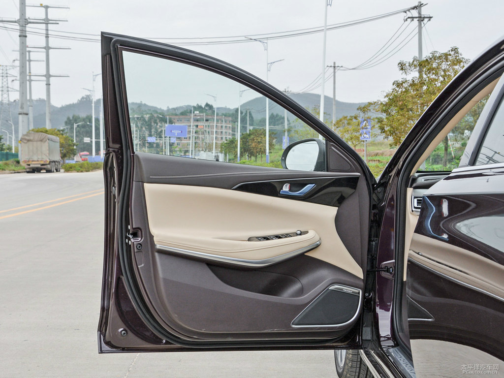 流光紫睿騁CC車廂內(nèi)飾圖片