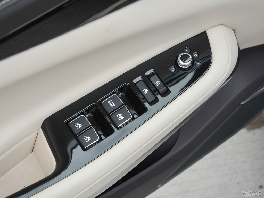 流光紫睿騁CC車廂內(nèi)飾圖片