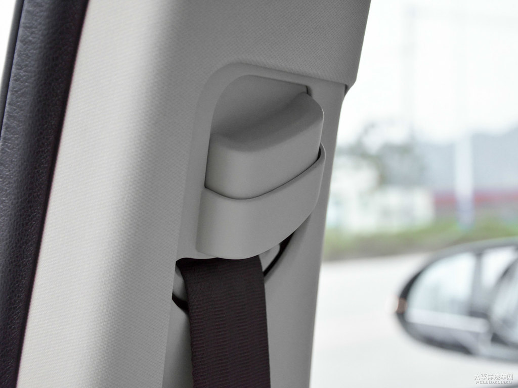 流光紫睿騁CC車廂內(nèi)飾圖片