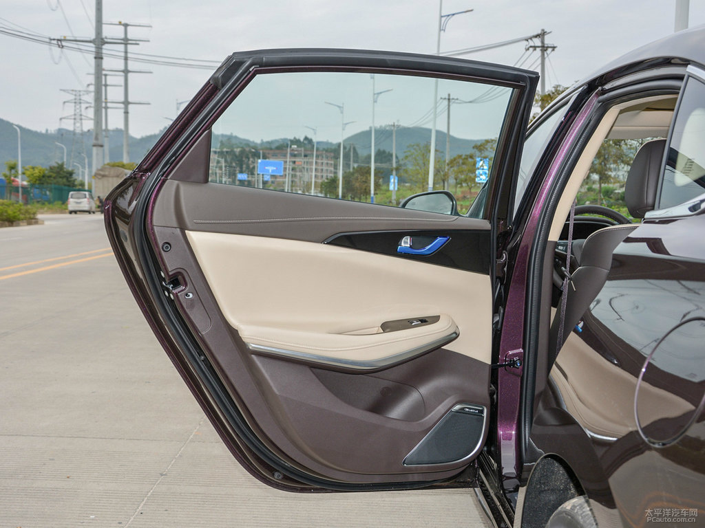 流光紫睿騁CC車廂內(nèi)飾圖片