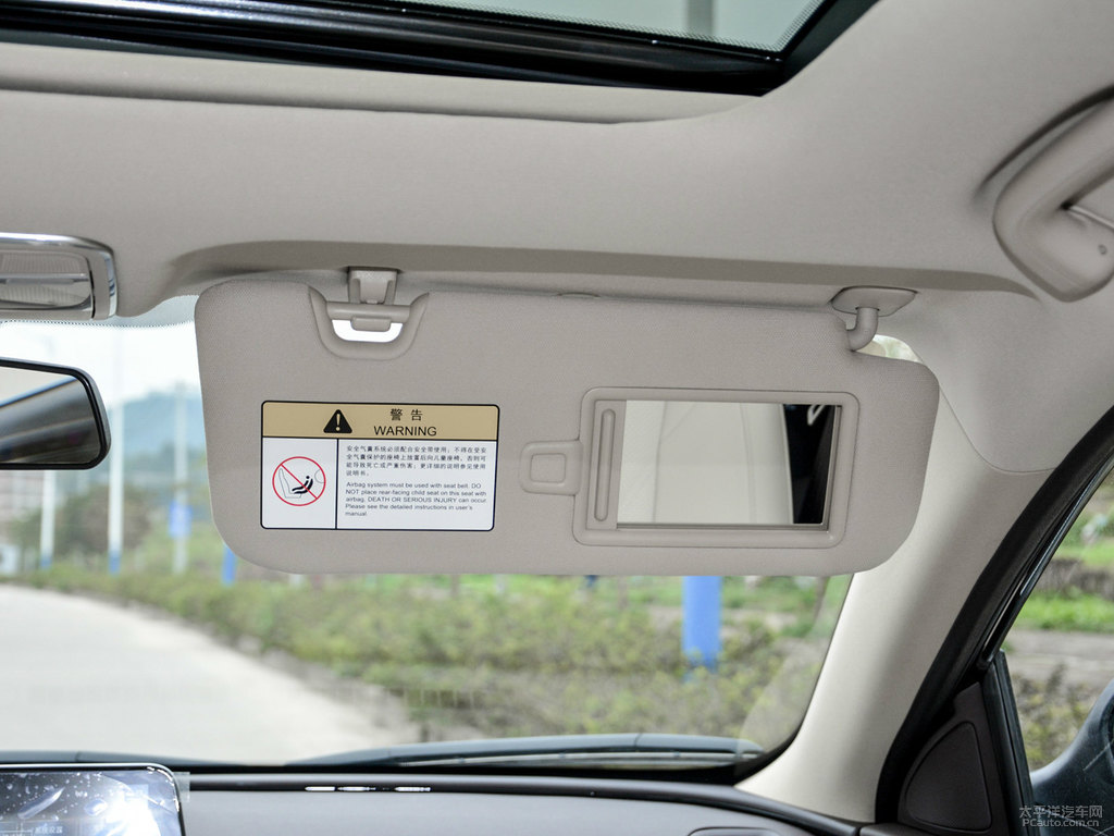 流光紫睿騁CC車廂內(nèi)飾圖片