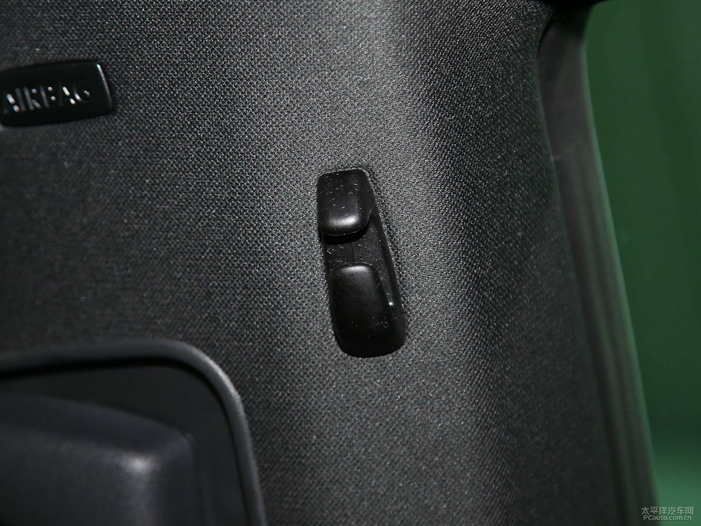 水晶銀大眾CC車廂內飾圖片