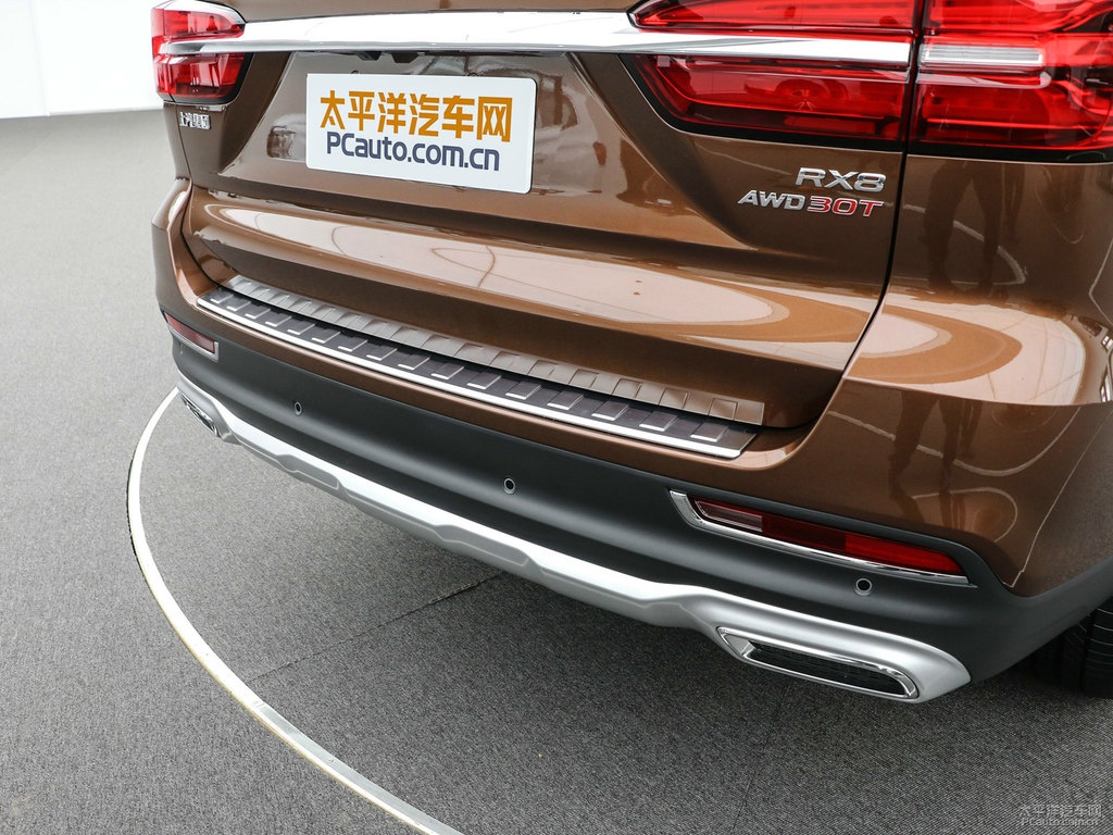 鉑金棕榮威RX8車尾外觀圖片