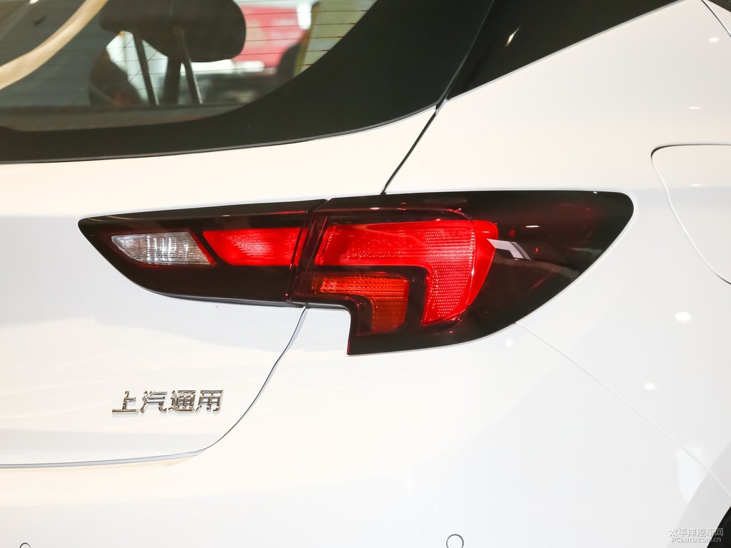 雪域白威朗車尾外觀圖片