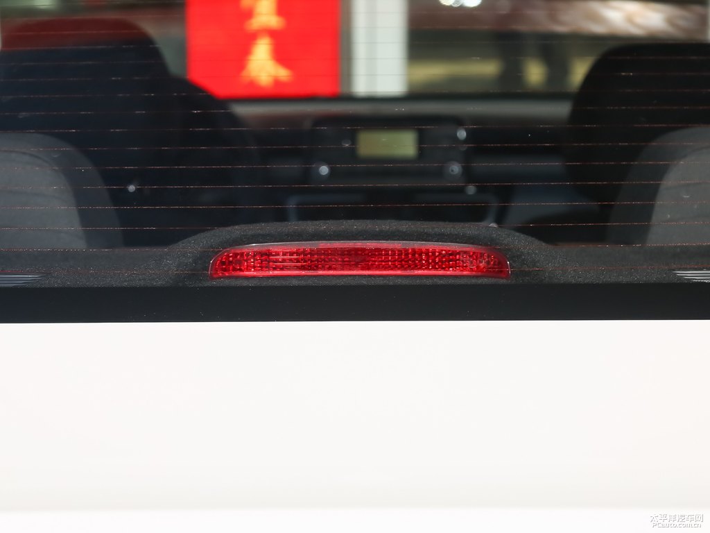 透明白福瑞迪車尾外觀圖片