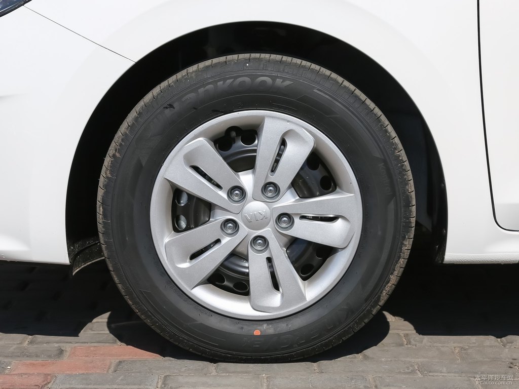 透明白福瑞迪車身外觀圖片