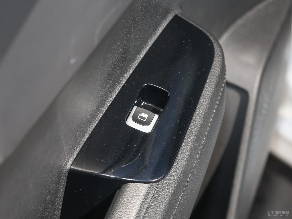 透明白福瑞迪車廂內(nèi)飾圖片