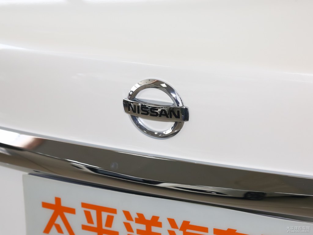 珠光白軒逸車尾外觀圖片