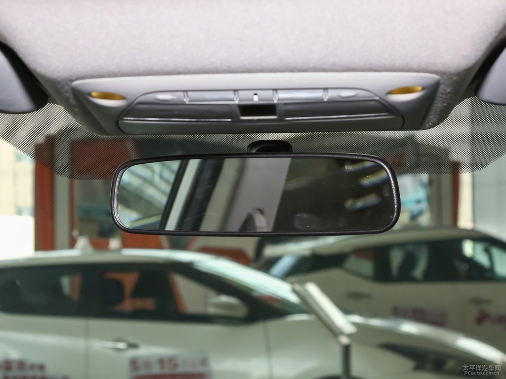 珠光白軒逸車廂內飾圖片