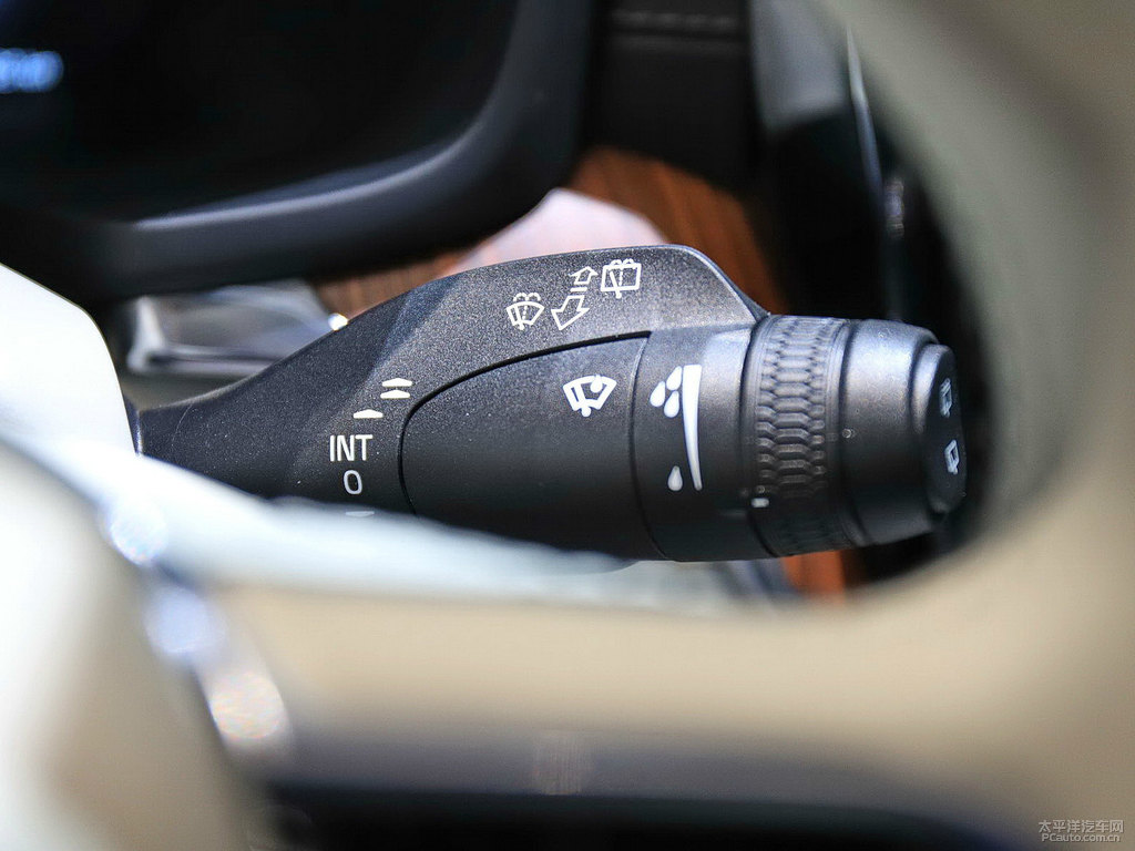 沃爾沃V60中控內(nèi)飾圖片