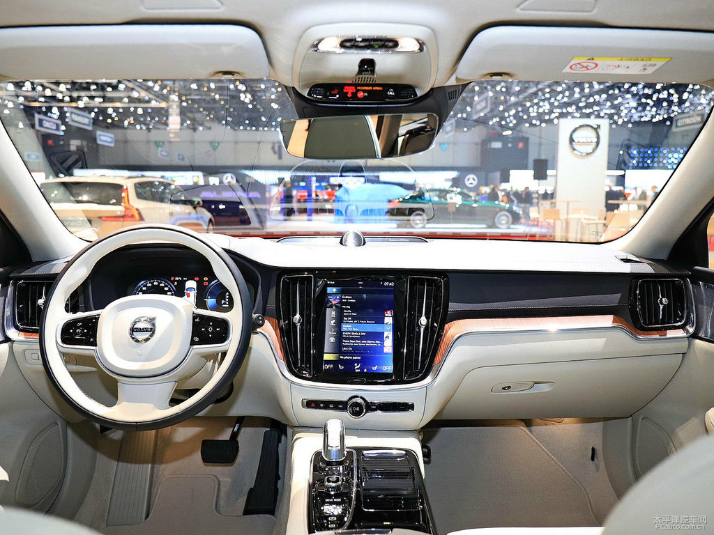沃爾沃V60中控內(nèi)飾圖片