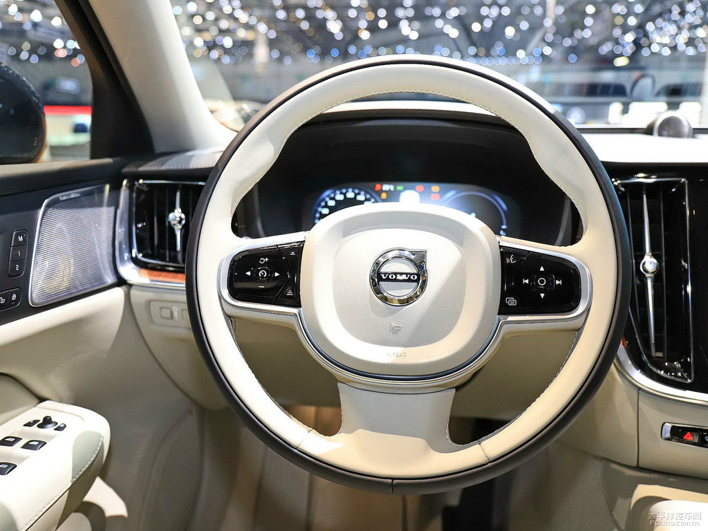 沃爾沃V60中控內(nèi)飾圖片