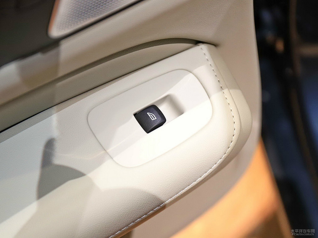 沃爾沃V60車廂內(nèi)飾圖片