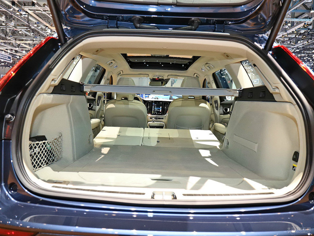 沃爾沃V60后備廂空間圖片