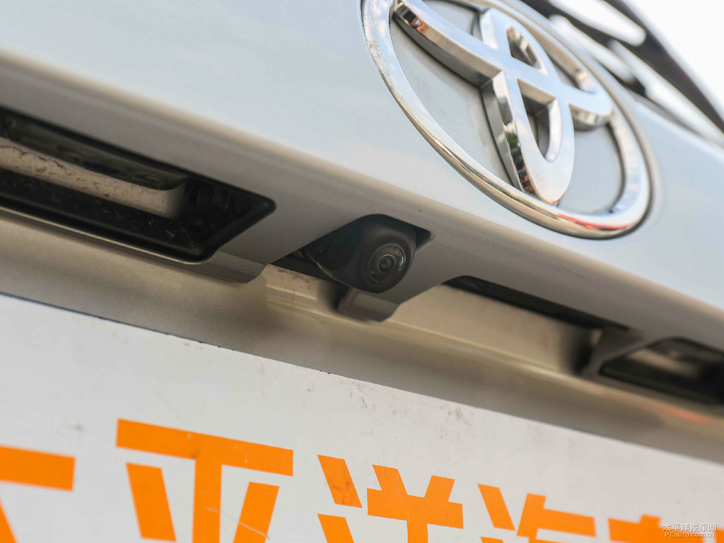 水晶銀漢蘭達(dá)車尾外觀圖片