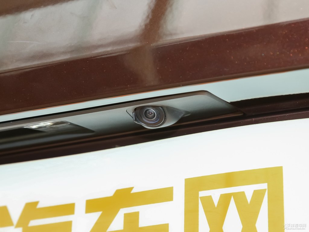 楓木棕沃爾沃XC60車尾外觀圖片