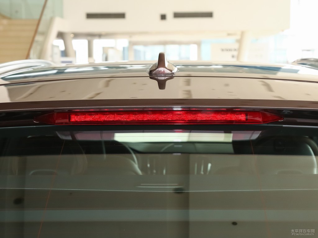 楓木棕沃爾沃XC60車尾外觀圖片