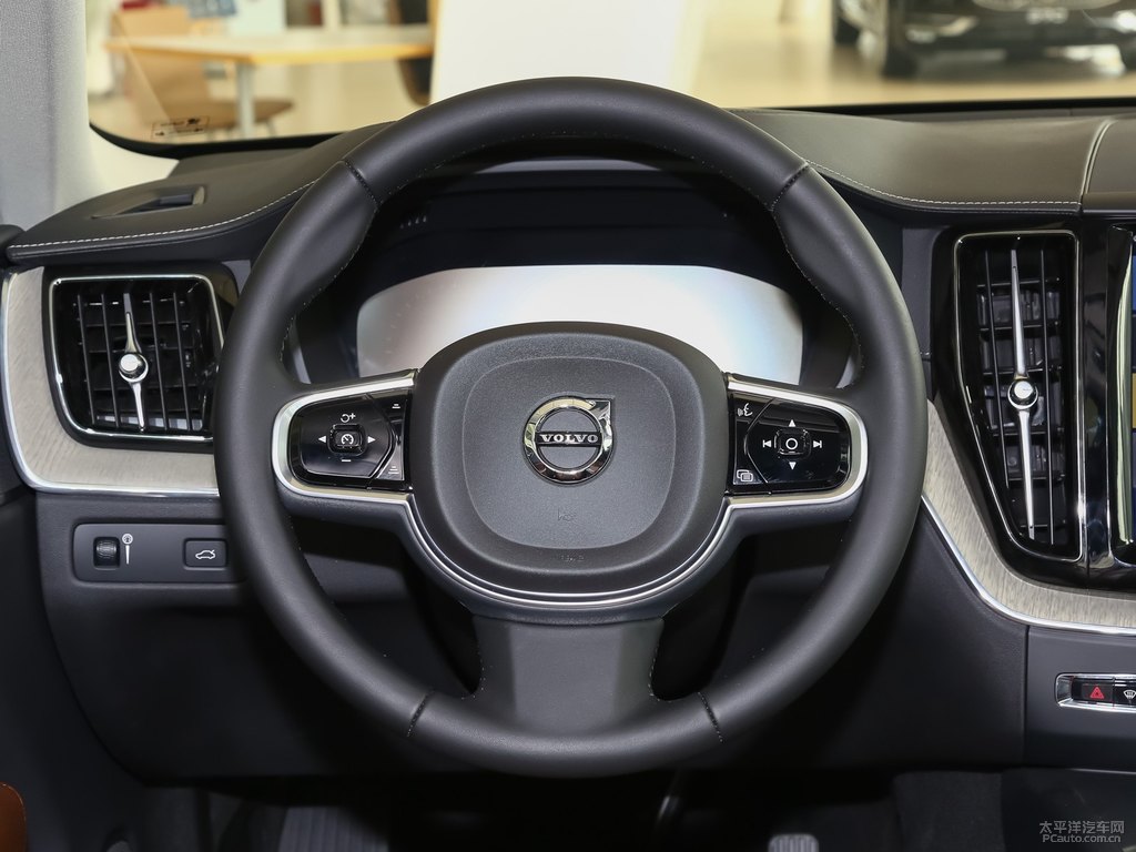 楓木棕沃爾沃XC60中控內(nèi)飾圖片