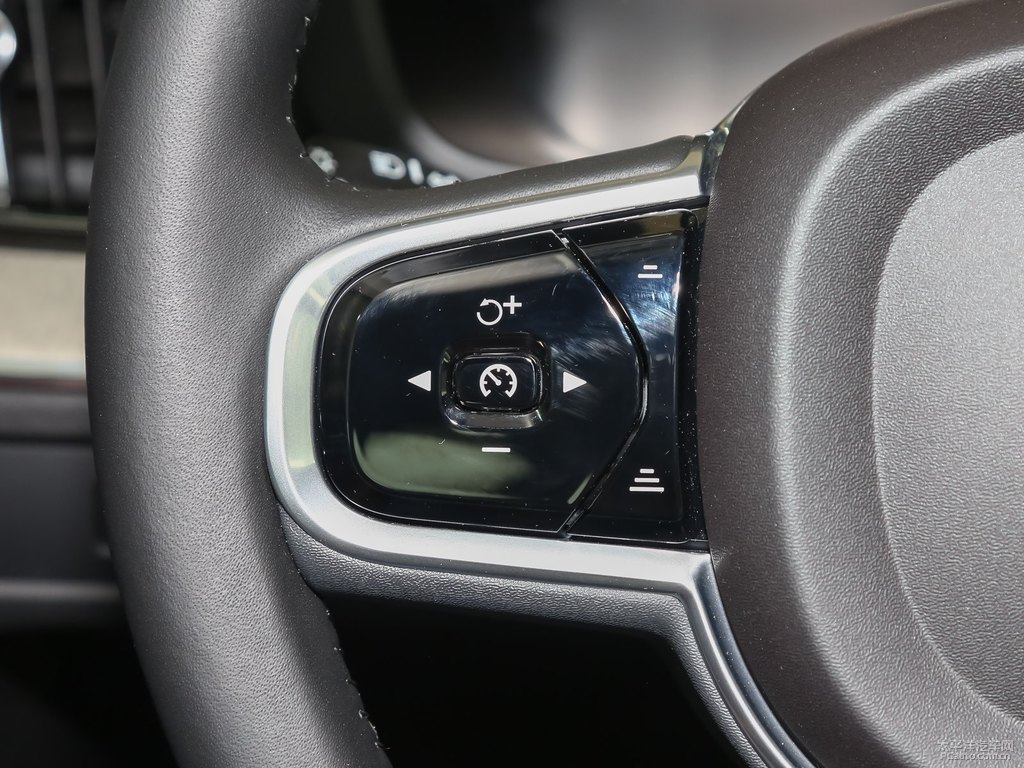 楓木棕沃爾沃XC60中控內(nèi)飾圖片