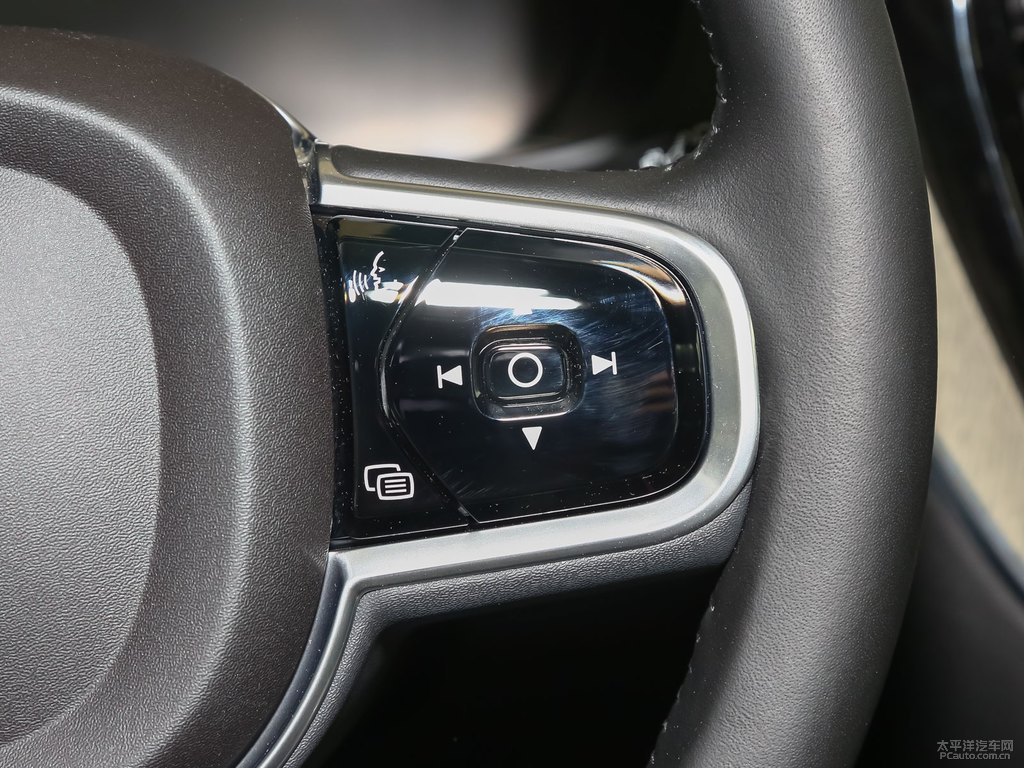 楓木棕沃爾沃XC60中控內(nèi)飾圖片