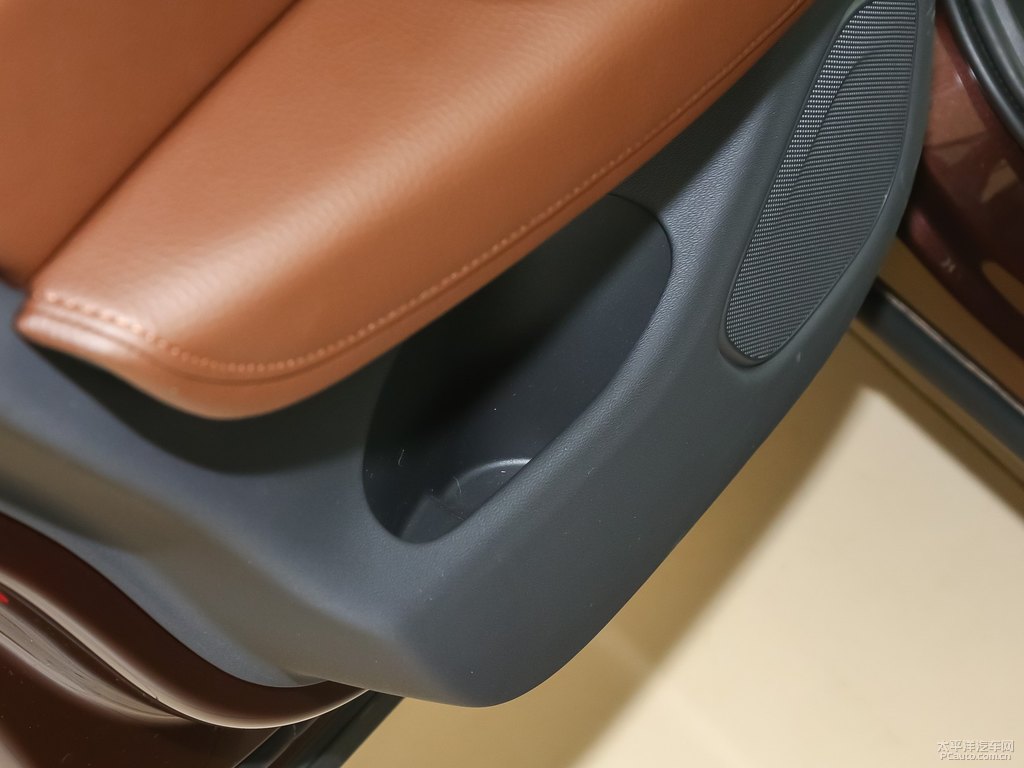 楓木棕沃爾沃XC60儲物空間空間圖片