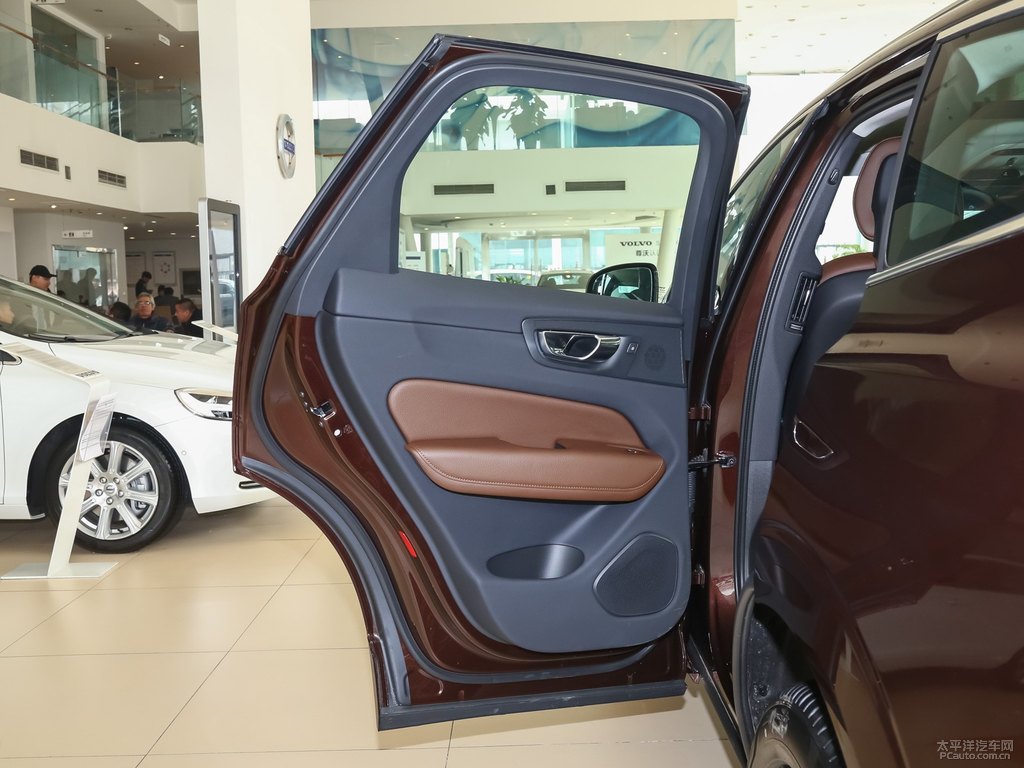 楓木棕沃爾沃XC60車廂內(nèi)飾圖片