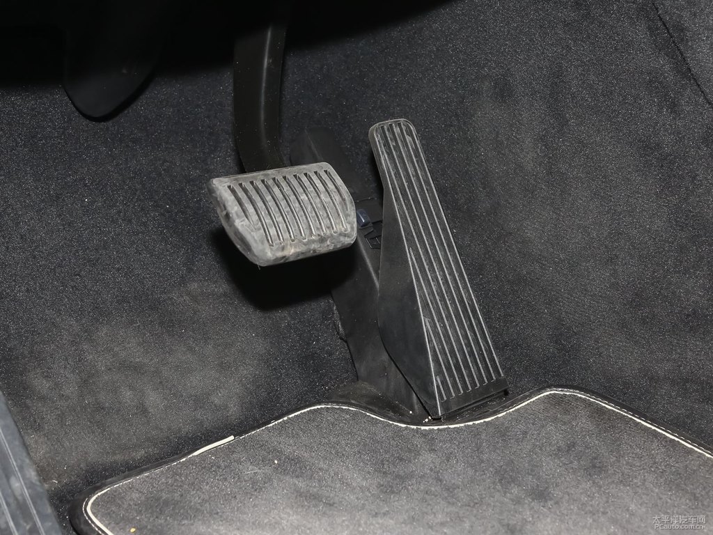 楓木棕沃爾沃XC60中控內(nèi)飾圖片