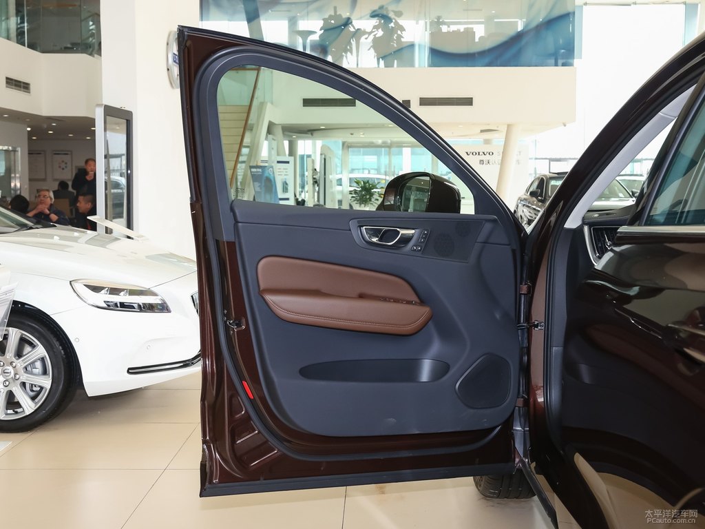 楓木棕沃爾沃XC60車廂內(nèi)飾圖片