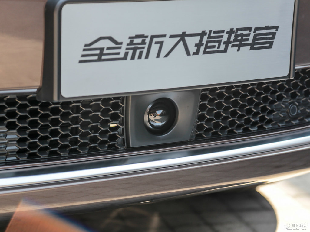 阿布扎比棕大指揮官車頭外觀圖片