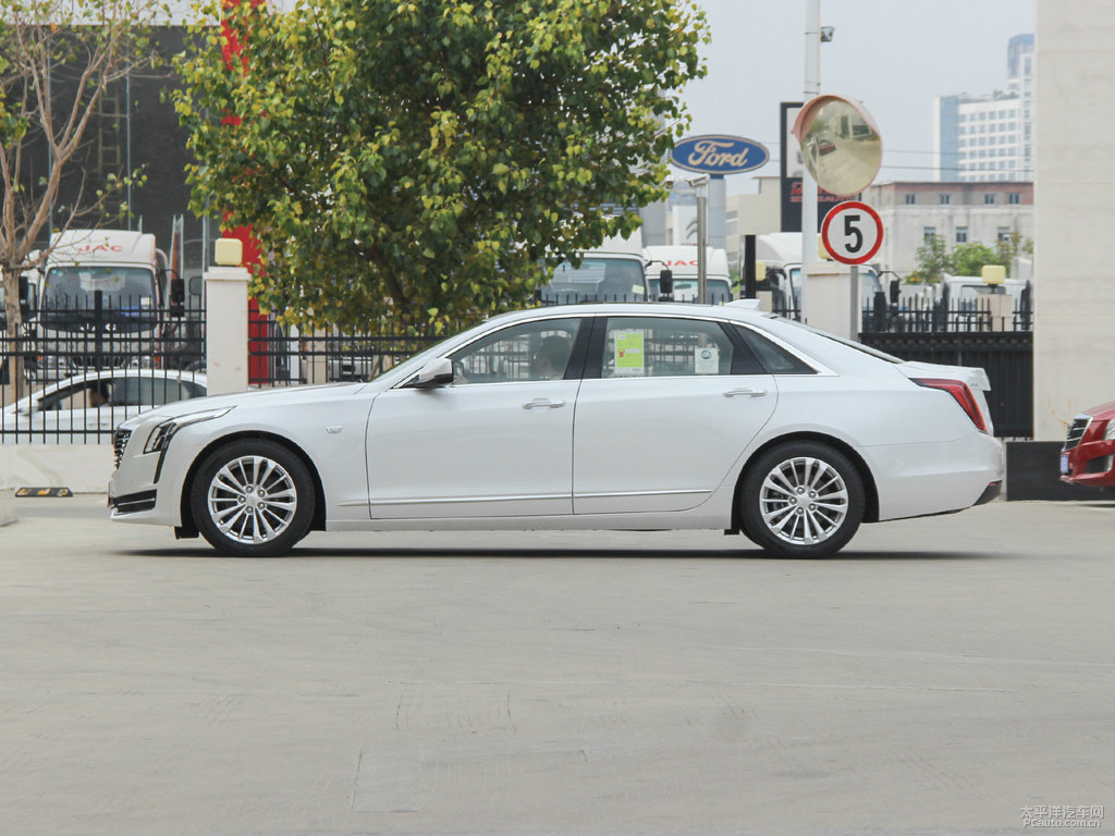 鉆白凱迪拉克CT6整車外觀外觀圖片