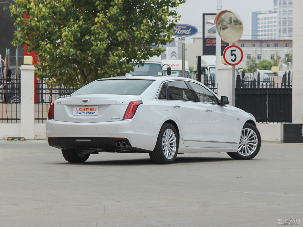 鉆白凱迪拉克CT6整車外觀外觀圖片