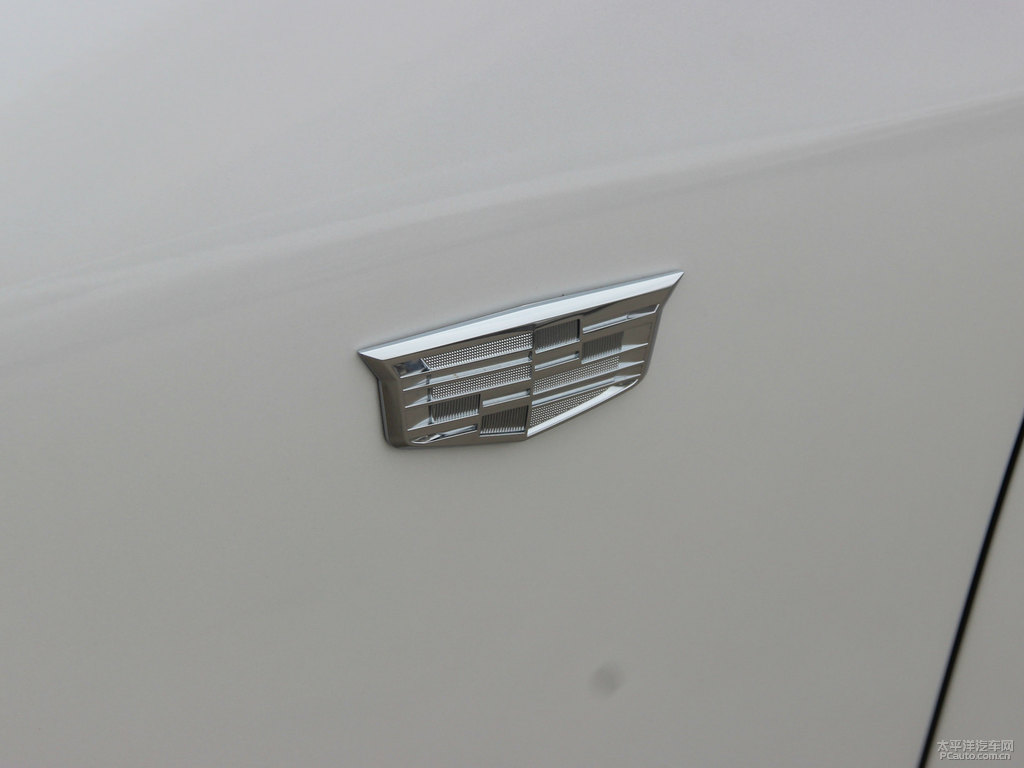 鉆白凱迪拉克CT6車身外觀圖片