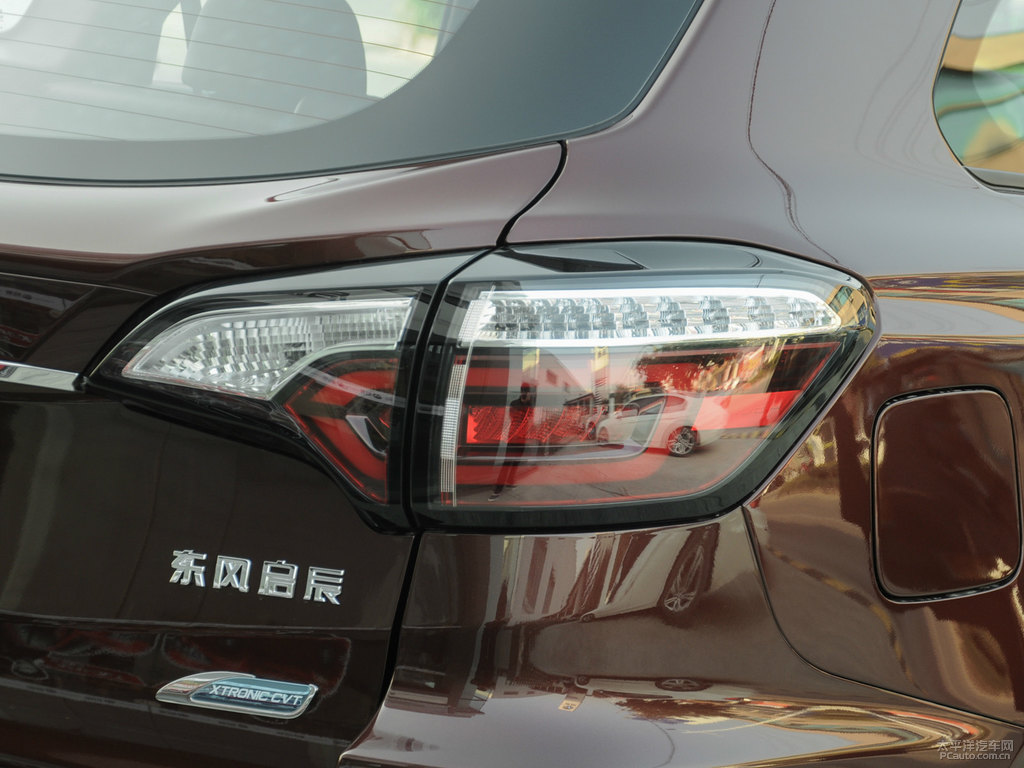 摩卡金啟辰T70車尾外觀圖片