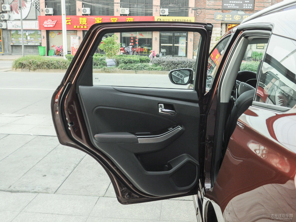 摩卡金啟辰T70車廂內(nèi)飾圖片