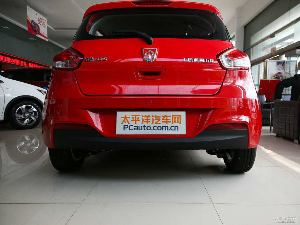 朝霞紅寶駿310車尾外觀圖片