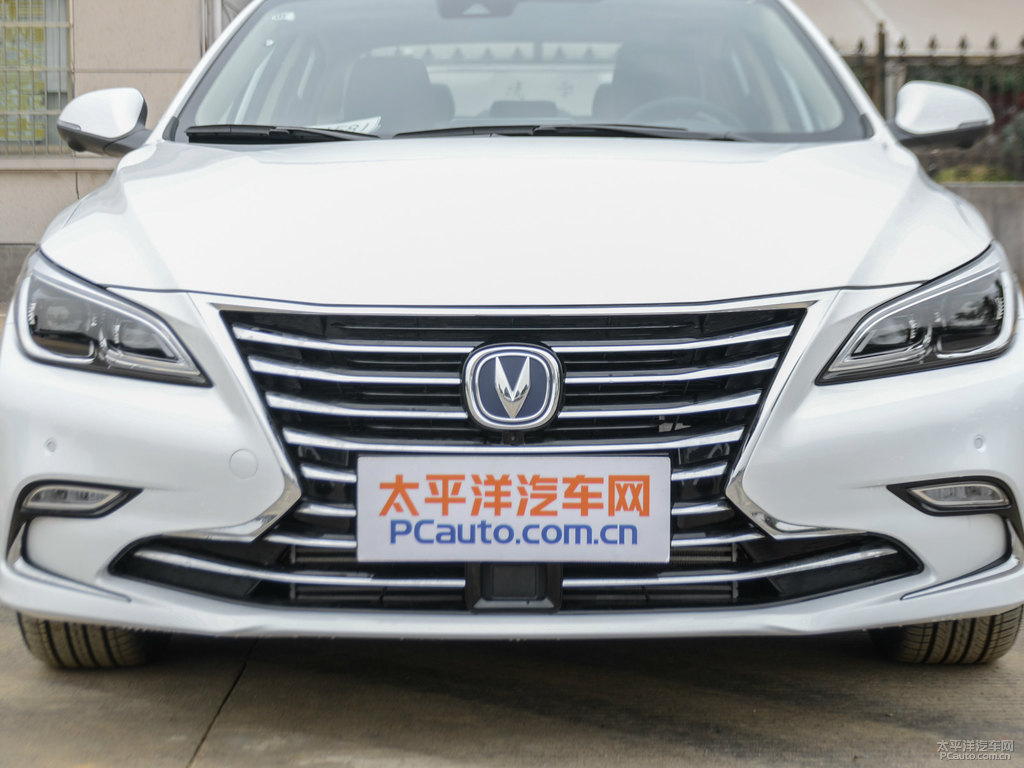 月光白睿騁CC車頭外觀圖片