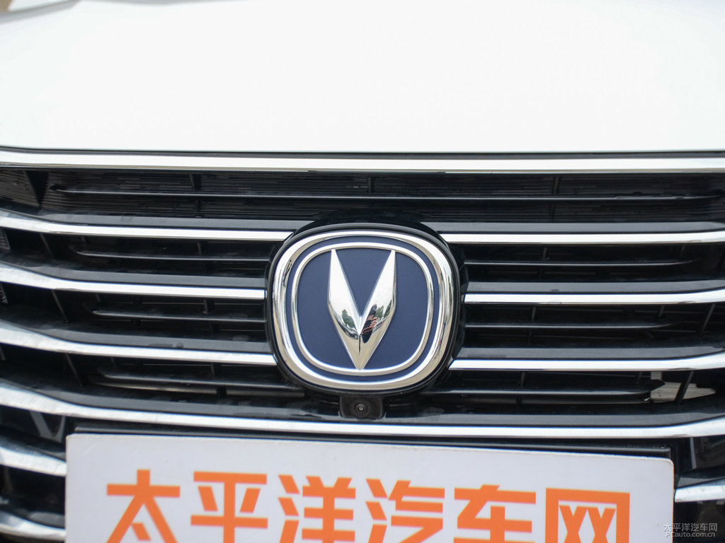 月光白睿騁CC車頭外觀圖片