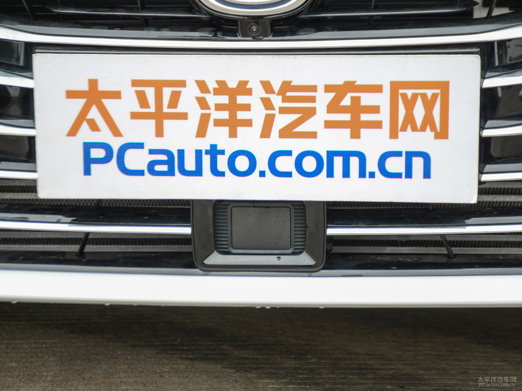 月光白睿騁CC車頭外觀圖片