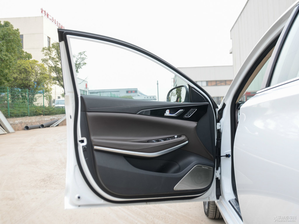 月光白睿騁CC車廂內(nèi)飾圖片