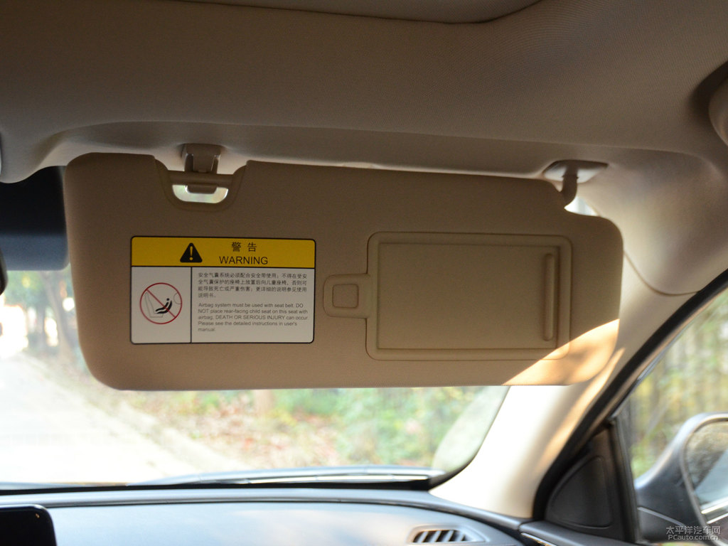 月光白睿騁CC車廂內(nèi)飾圖片