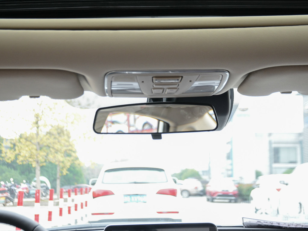 月光白睿騁CC車廂內(nèi)飾圖片