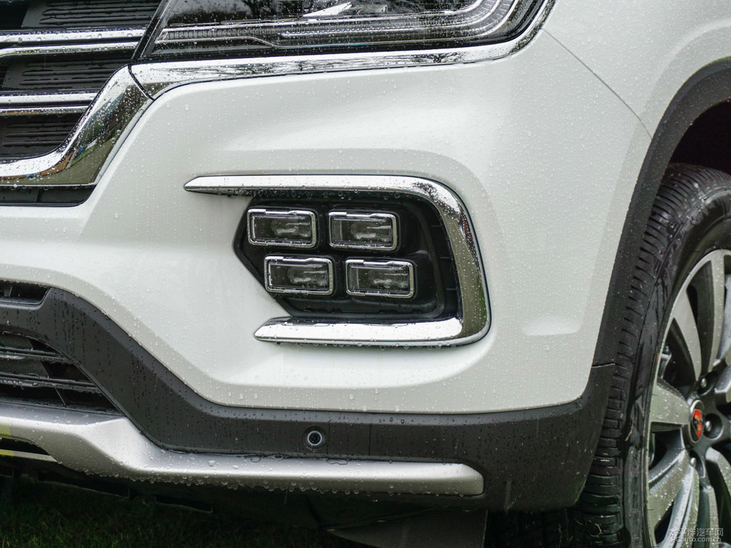 珍珠白榮威RX8車頭外觀圖片