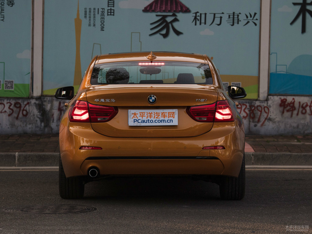 曙光金寶馬1系車尾外觀圖片