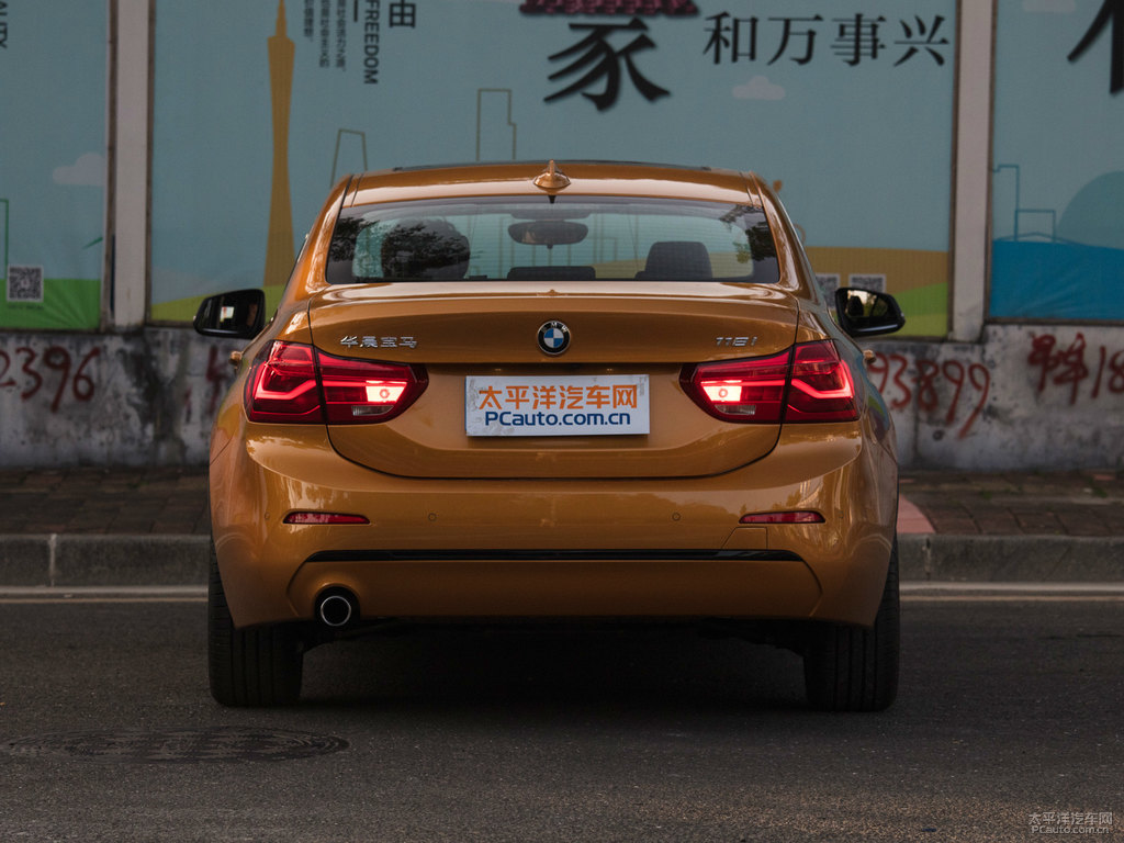 曙光金寶馬1系車尾外觀圖片