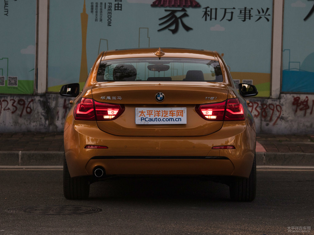 曙光金寶馬1系車尾外觀圖片