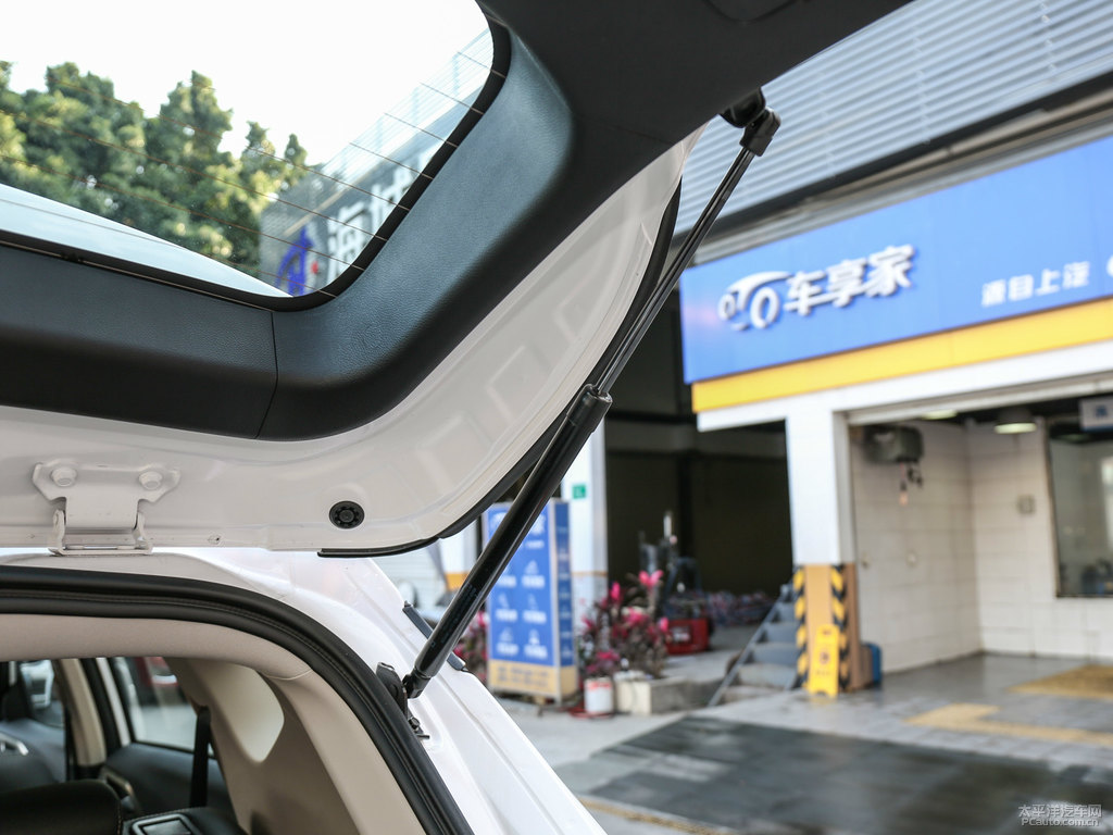 水晶白宋后備廂空間圖片