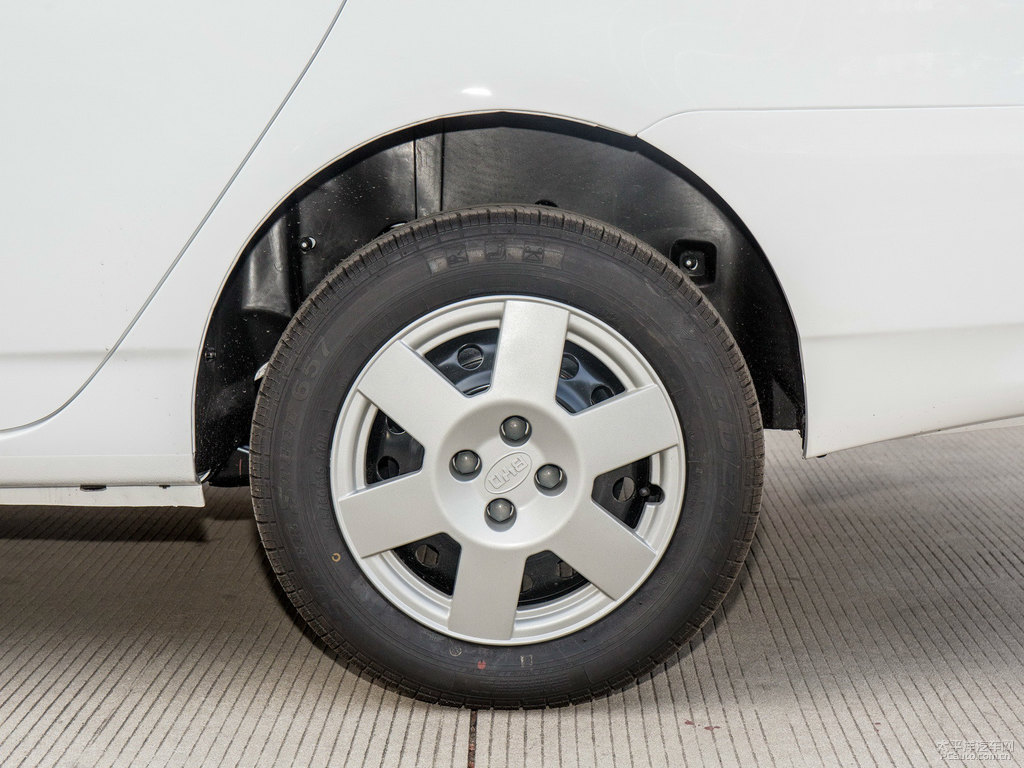 天山白比亞迪F3車身外觀圖片