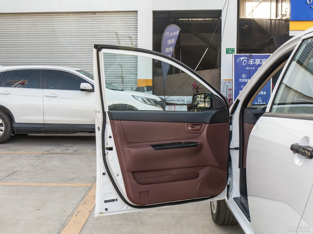 天山白比亞迪F3車廂內(nèi)飾圖片